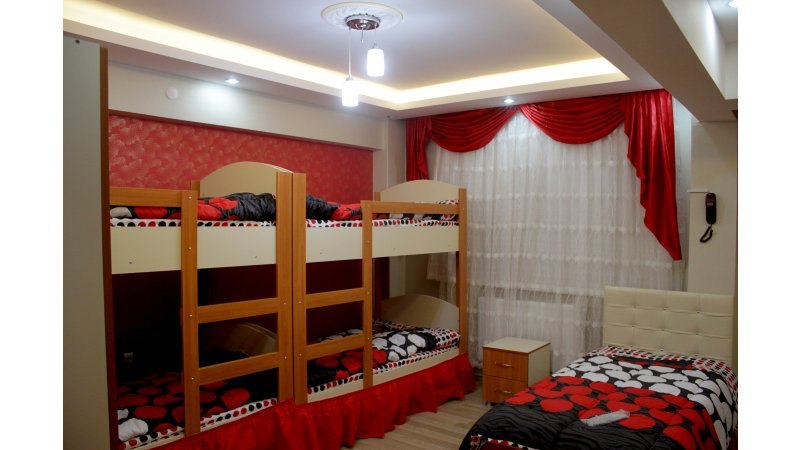Larisa Kız Pansiyonu